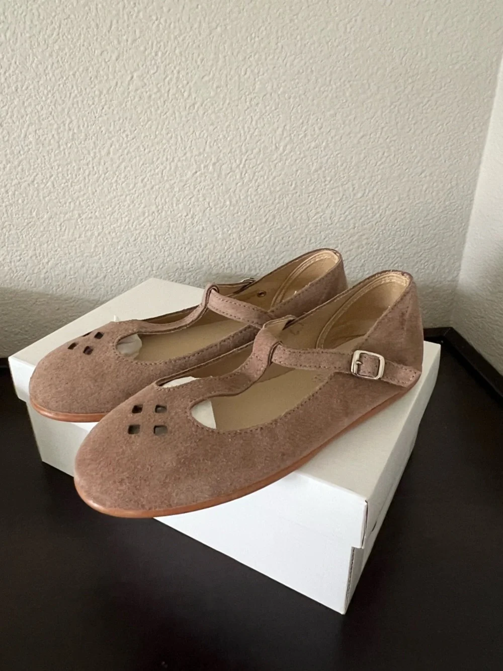 Elephantito Girls T Bar Suede Beige Dress Shoes Size 3 US 33 EU